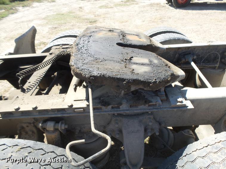 image for item DC3855 2004 Freightliner Columbia semi truck