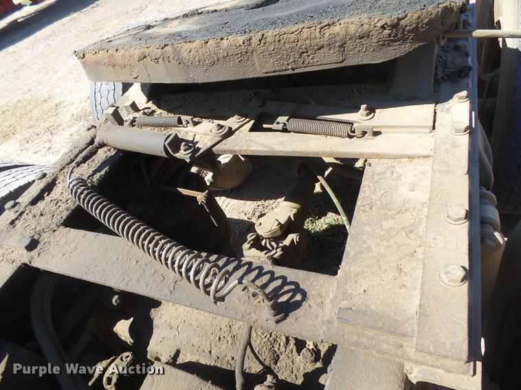 image for item DC3855 2004 Freightliner Columbia semi truck