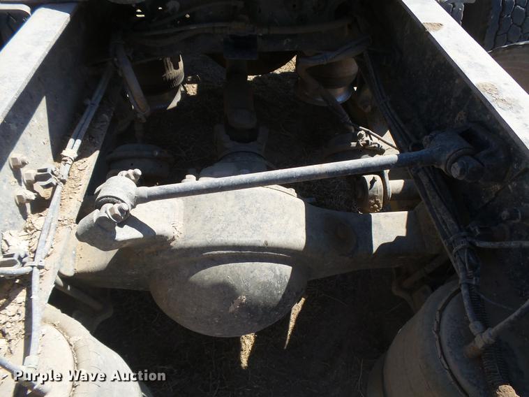 image for item DC3855 2004 Freightliner Columbia semi truck