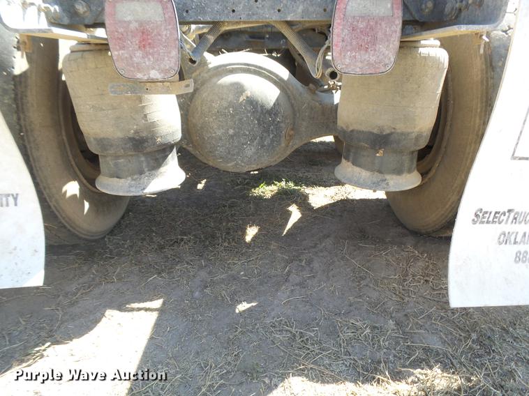 image for item DC3855 2004 Freightliner Columbia semi truck