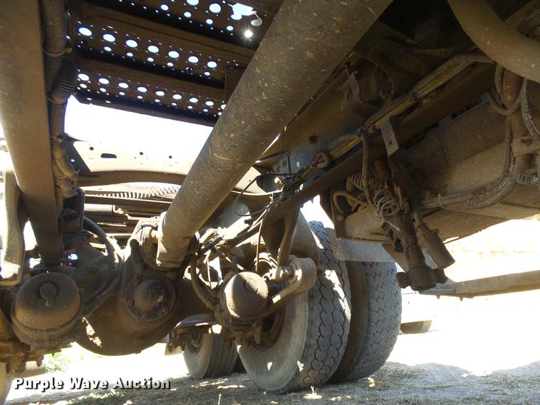 image for item DC3855 2004 Freightliner Columbia semi truck