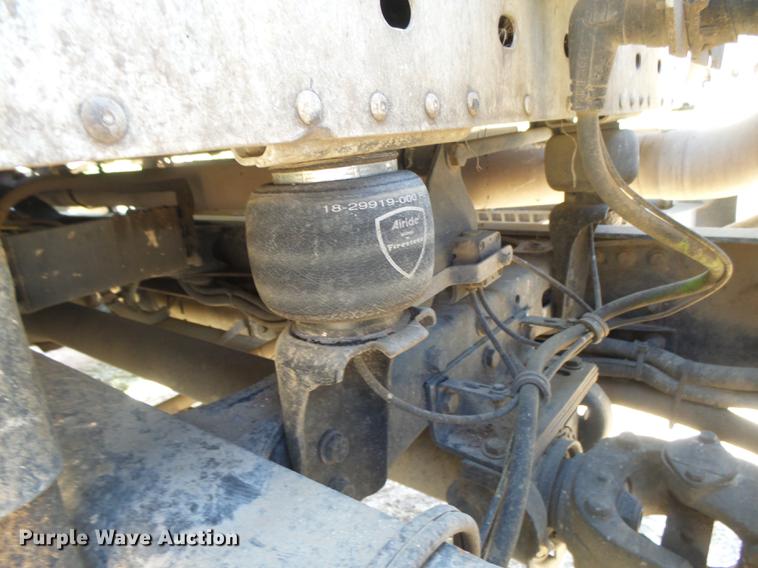 image for item DC3855 2004 Freightliner Columbia semi truck