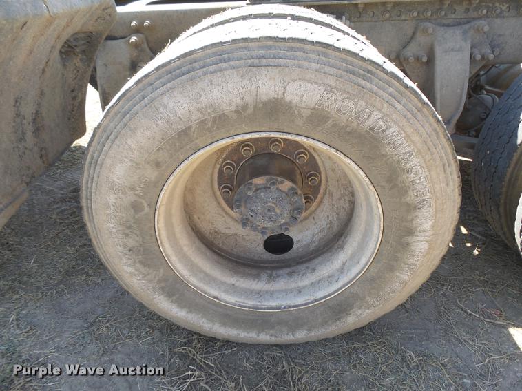 image for item DC3855 2004 Freightliner Columbia semi truck