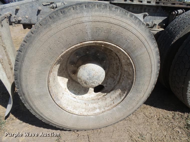 image for item DC3855 2004 Freightliner Columbia semi truck