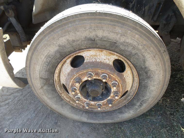 image for item DC3855 2004 Freightliner Columbia semi truck