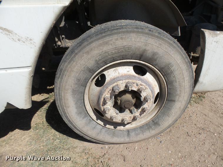 image for item DC3855 2004 Freightliner Columbia semi truck