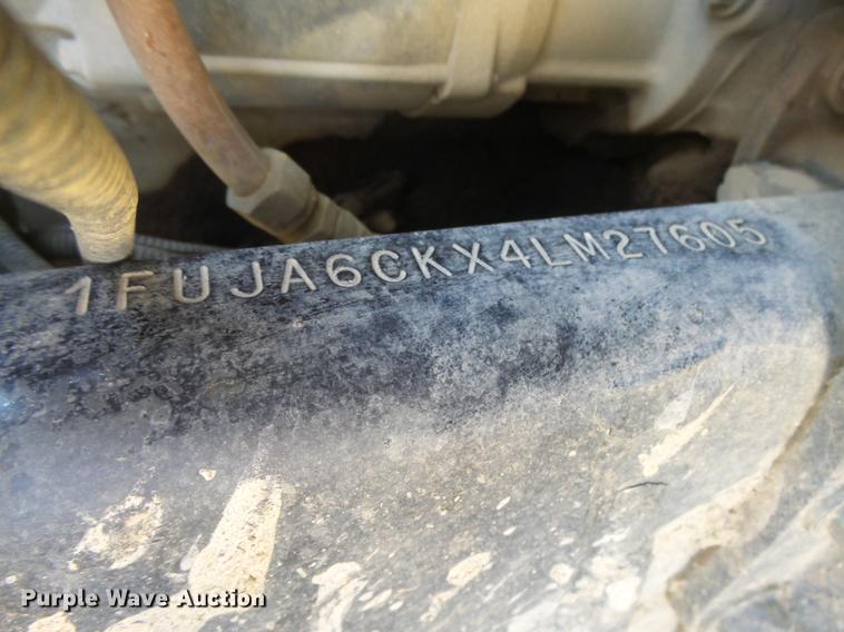 image for item DC3855 2004 Freightliner Columbia semi truck