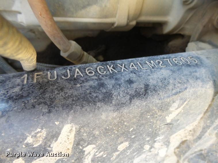 image for item DC3855 2004 Freightliner Columbia semi truck