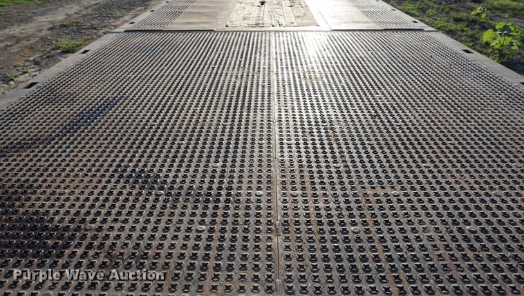 image for item DC5287 2004 Trail King TK70HT482 equipment trailer