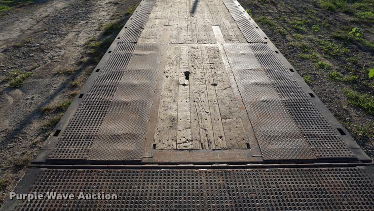 image for item DC5287 2004 Trail King TK70HT482 equipment trailer