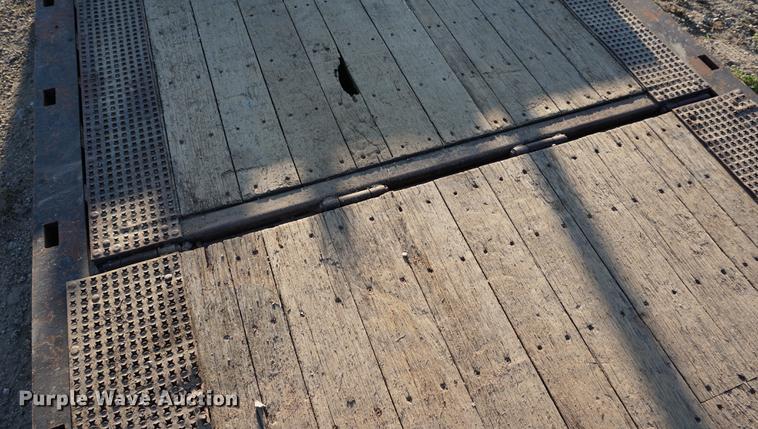 image for item DC5287 2004 Trail King TK70HT482 equipment trailer