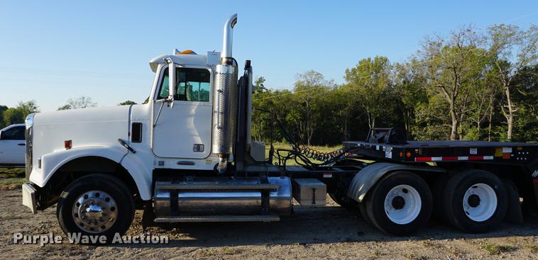 image for item DC5288 2004 Freightliner FLD120 SD semi truck