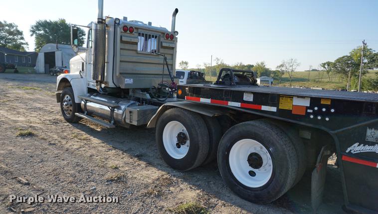 image for item DC5288 2004 Freightliner FLD120 SD semi truck