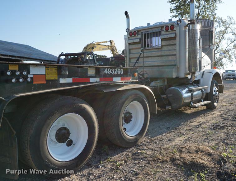 image for item DC5288 2004 Freightliner FLD120 SD semi truck