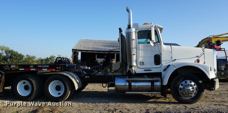 image for item DC5288 2004 Freightliner FLD120 SD semi truck