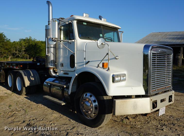 image for item DC5288 2004 Freightliner FLD120 SD semi truck