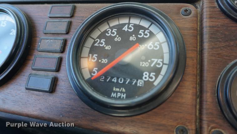 image for item DC5288 2004 Freightliner FLD120 SD semi truck