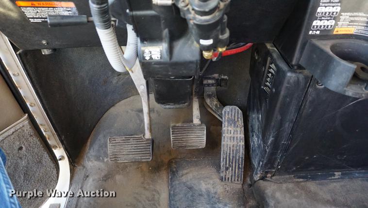 image for item DC5288 2004 Freightliner FLD120 SD semi truck