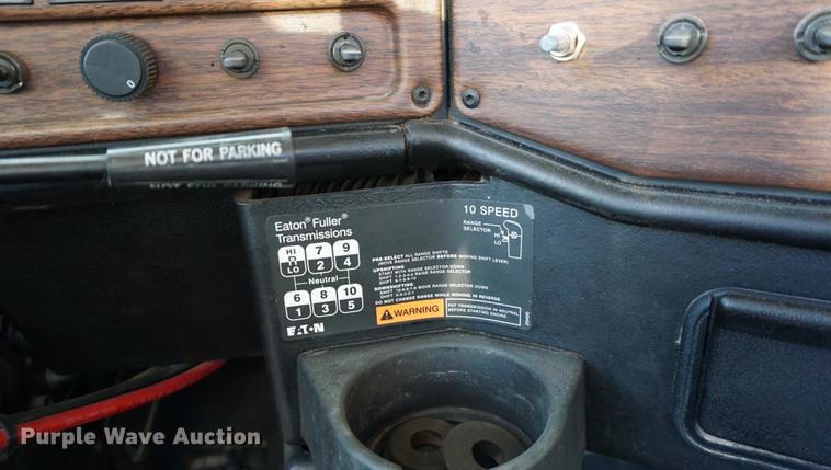 image for item DC5288 2004 Freightliner FLD120 SD semi truck