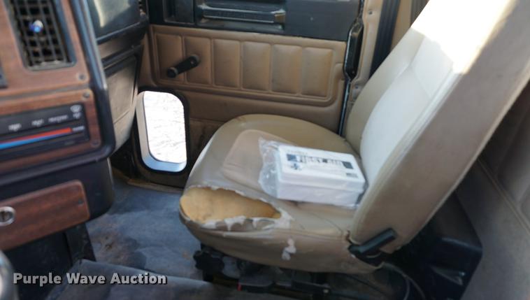 image for item DC5288 2004 Freightliner FLD120 SD semi truck