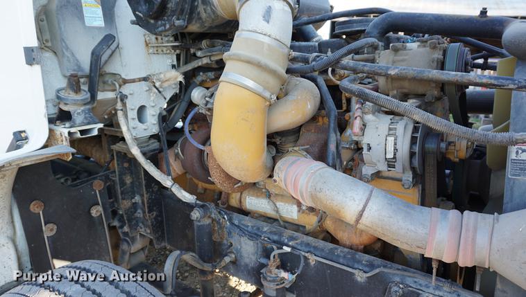 image for item DC5288 2004 Freightliner FLD120 SD semi truck