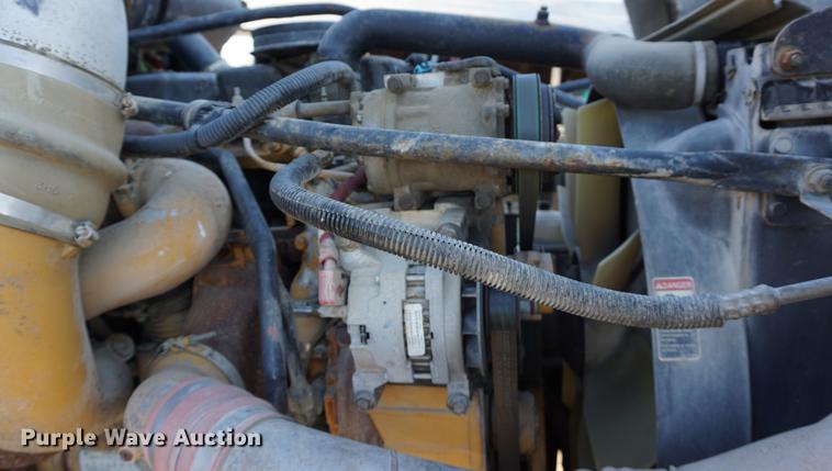 image for item DC5288 2004 Freightliner FLD120 SD semi truck