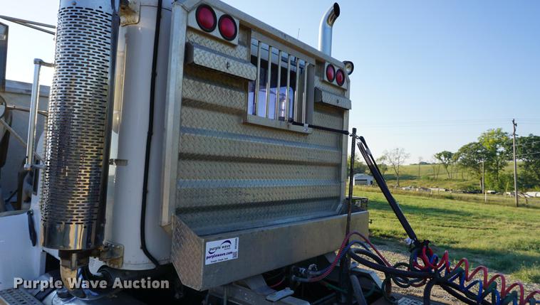 image for item DC5288 2004 Freightliner FLD120 SD semi truck