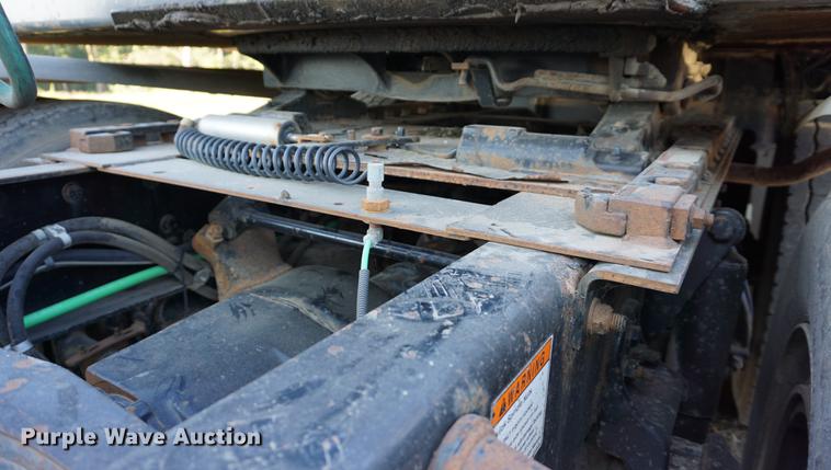 image for item DC5288 2004 Freightliner FLD120 SD semi truck