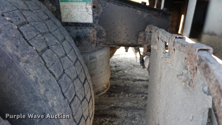 image for item DC5288 2004 Freightliner FLD120 SD semi truck