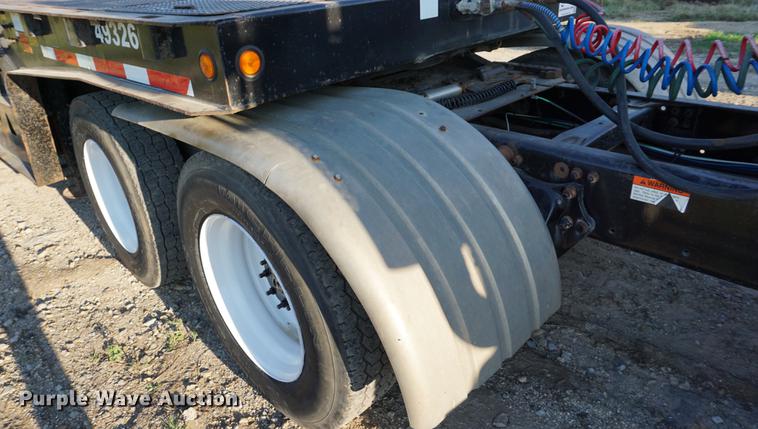 image for item DC5288 2004 Freightliner FLD120 SD semi truck