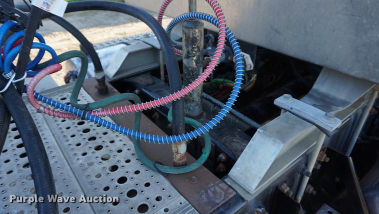 image for item DC5288 2004 Freightliner FLD120 SD semi truck