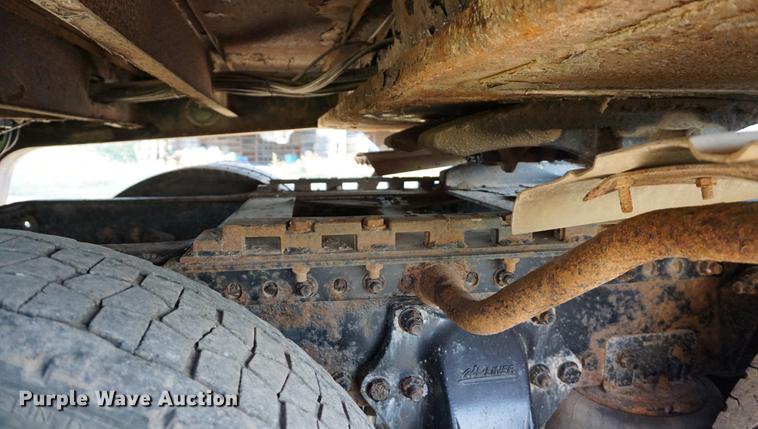 image for item DC5288 2004 Freightliner FLD120 SD semi truck