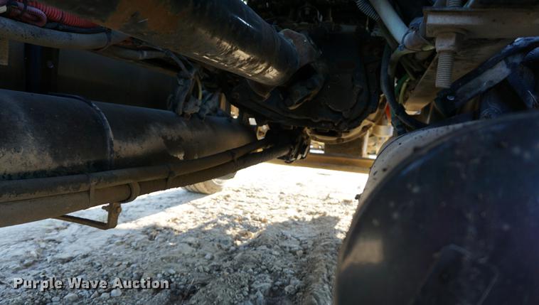 image for item DC5288 2004 Freightliner FLD120 SD semi truck