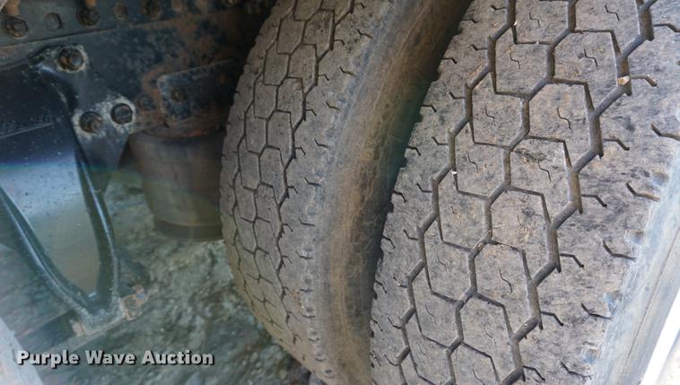 image for item DC5288 2004 Freightliner FLD120 SD semi truck