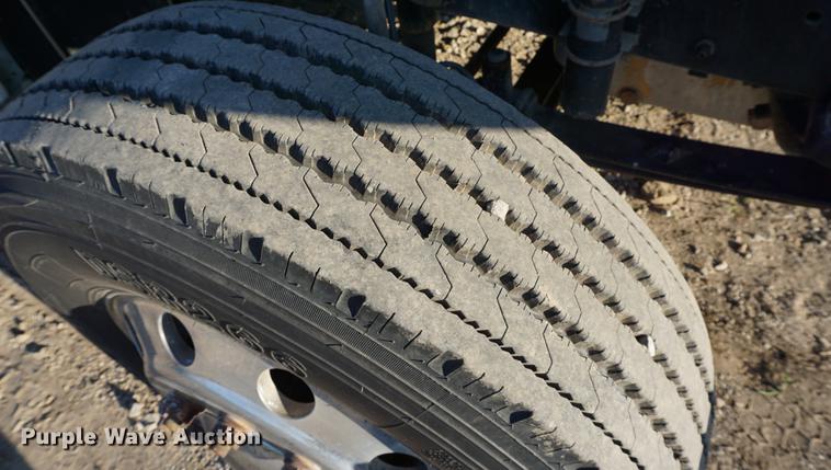 image for item DC5288 2004 Freightliner FLD120 SD semi truck