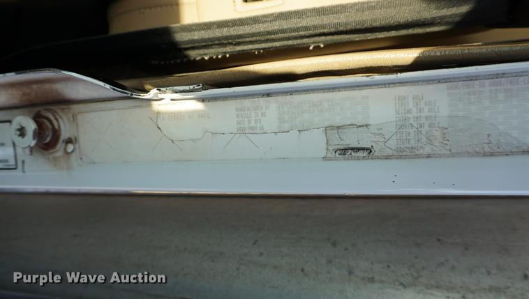 image for item DC5288 2004 Freightliner FLD120 SD semi truck