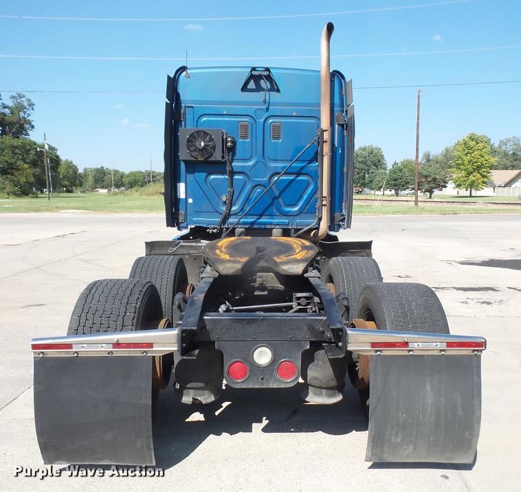 image for item DC5289 2009 Freightliner Cascadia semi truck