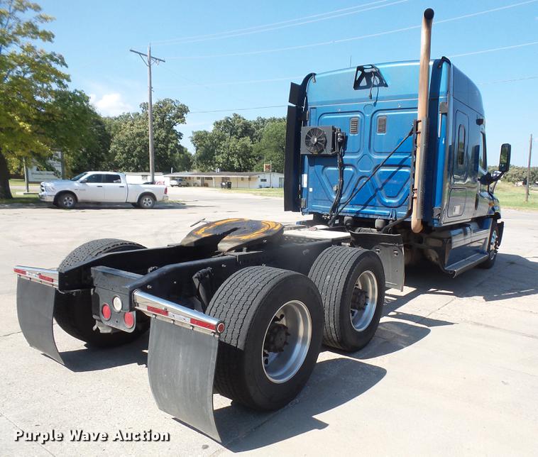 image for item DC5289 2009 Freightliner Cascadia semi truck