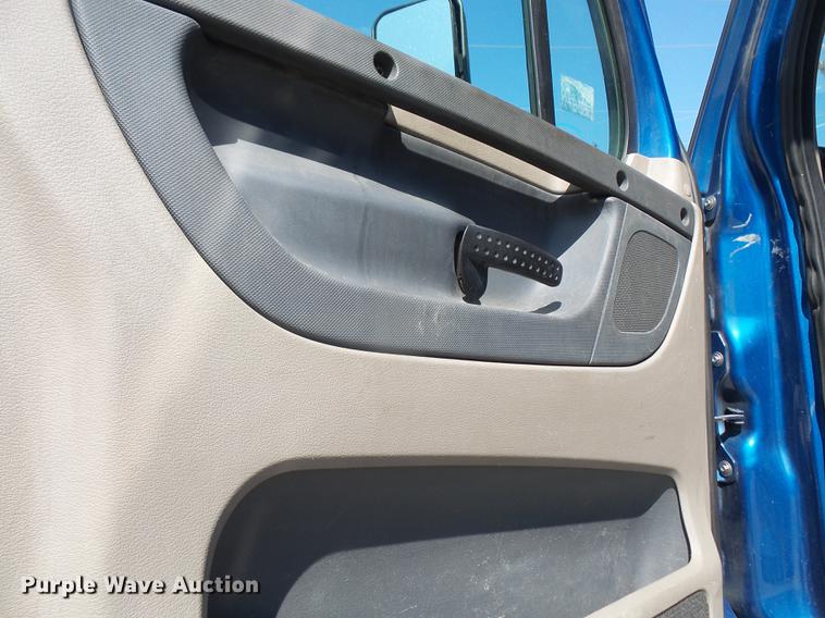 image for item DC5289 2009 Freightliner Cascadia semi truck