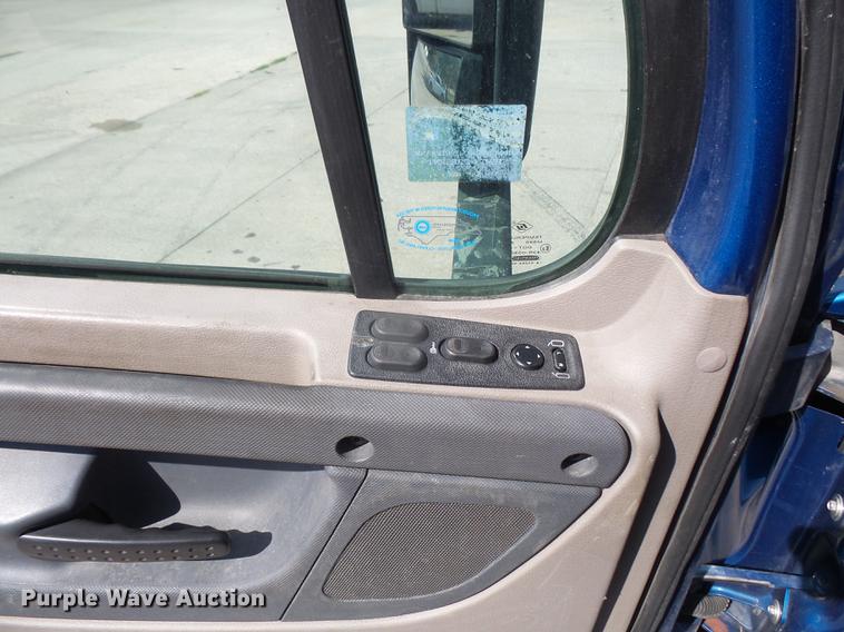 image for item DC5289 2009 Freightliner Cascadia semi truck