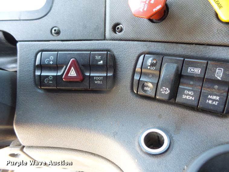 image for item DC5289 2009 Freightliner Cascadia semi truck