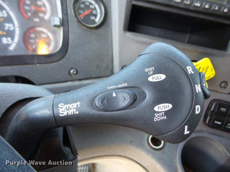 image for item DC5289 2009 Freightliner Cascadia semi truck