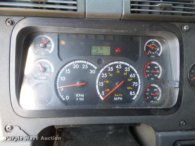 image for item DC5289 2009 Freightliner Cascadia semi truck