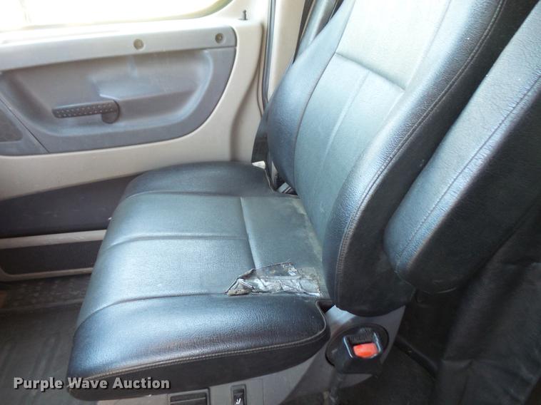 image for item DC5289 2009 Freightliner Cascadia semi truck