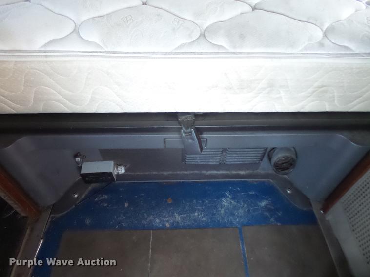 image for item DC5289 2009 Freightliner Cascadia semi truck