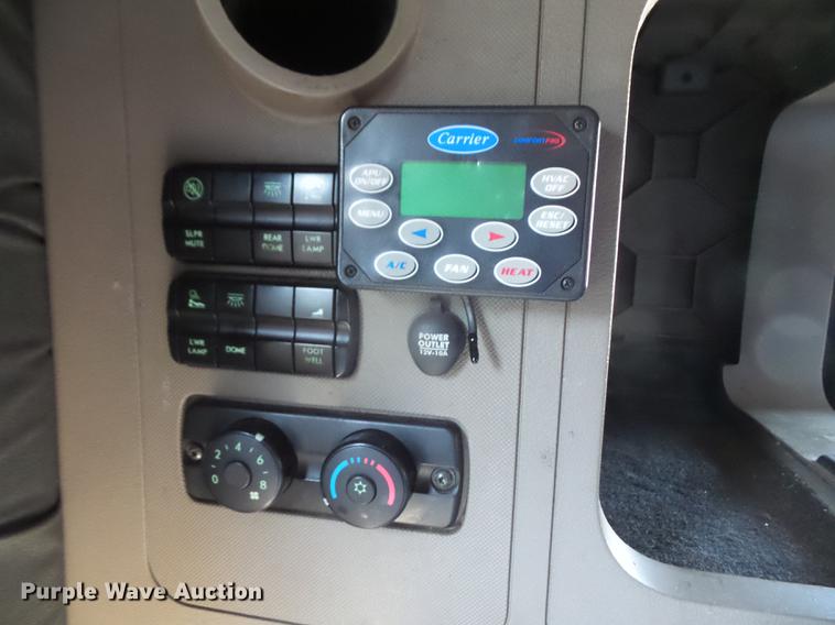 image for item DC5289 2009 Freightliner Cascadia semi truck