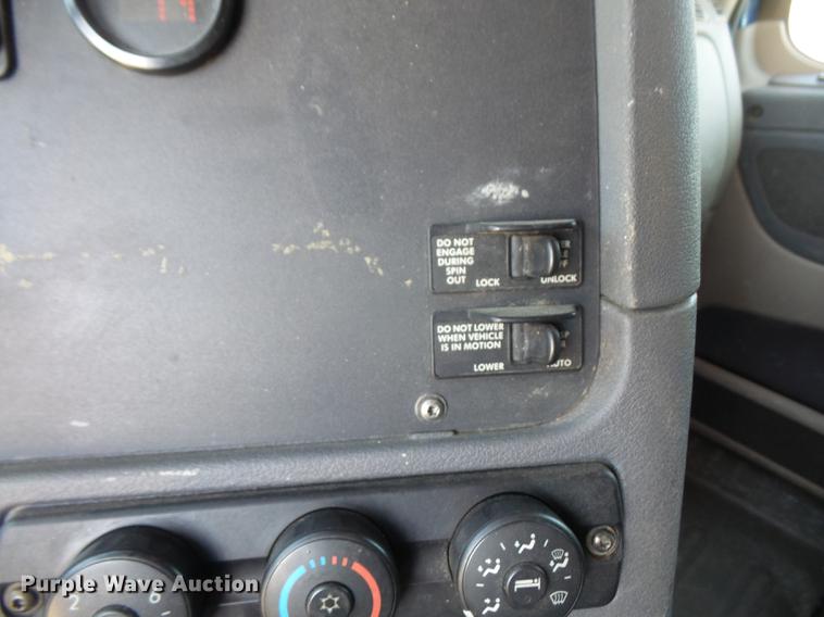 image for item DC5289 2009 Freightliner Cascadia semi truck