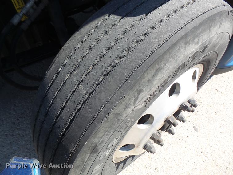 image for item DC5289 2009 Freightliner Cascadia semi truck