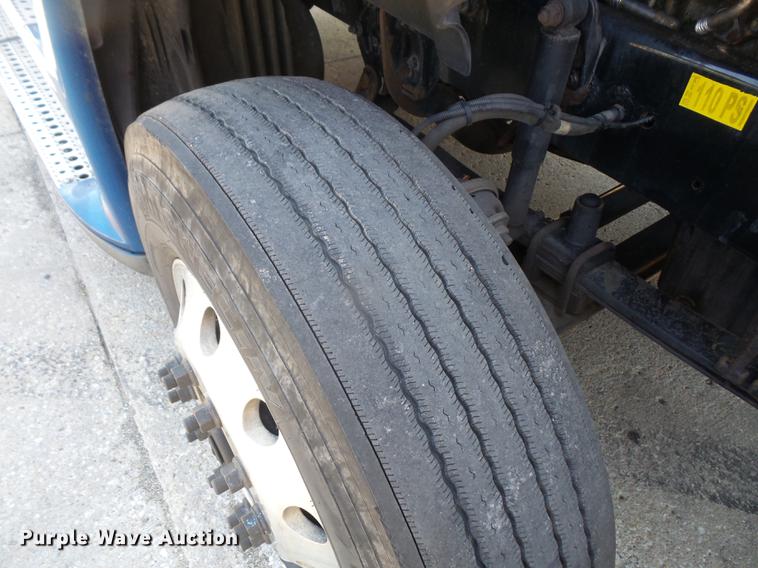 image for item DC5289 2009 Freightliner Cascadia semi truck