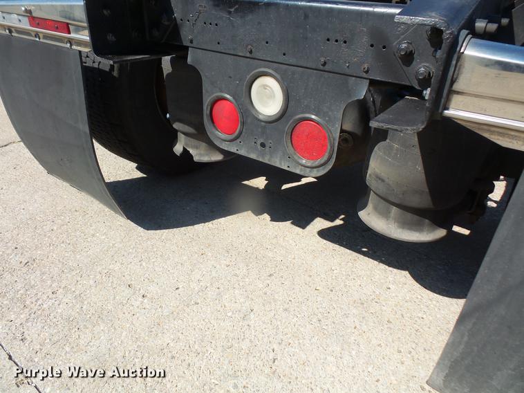 image for item DC5289 2009 Freightliner Cascadia semi truck